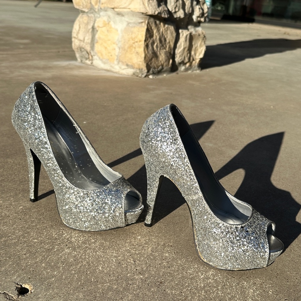 Pleaser Shoes Fabulicious Silver Twinkle Pump Heels Size 6 - New with Box
